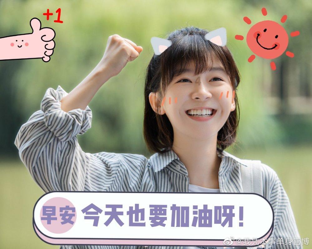女孩冒雨独行 交警暖心护送